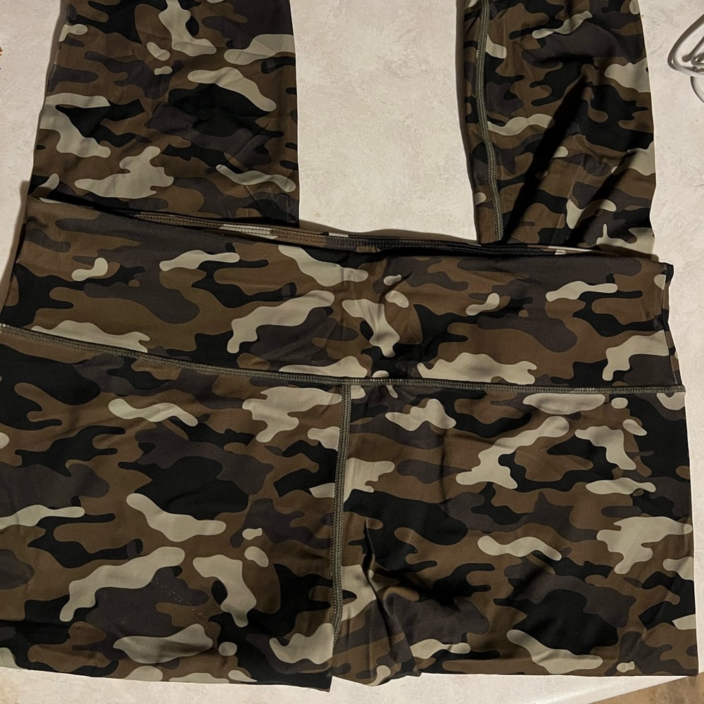 Zyia Camo leggings